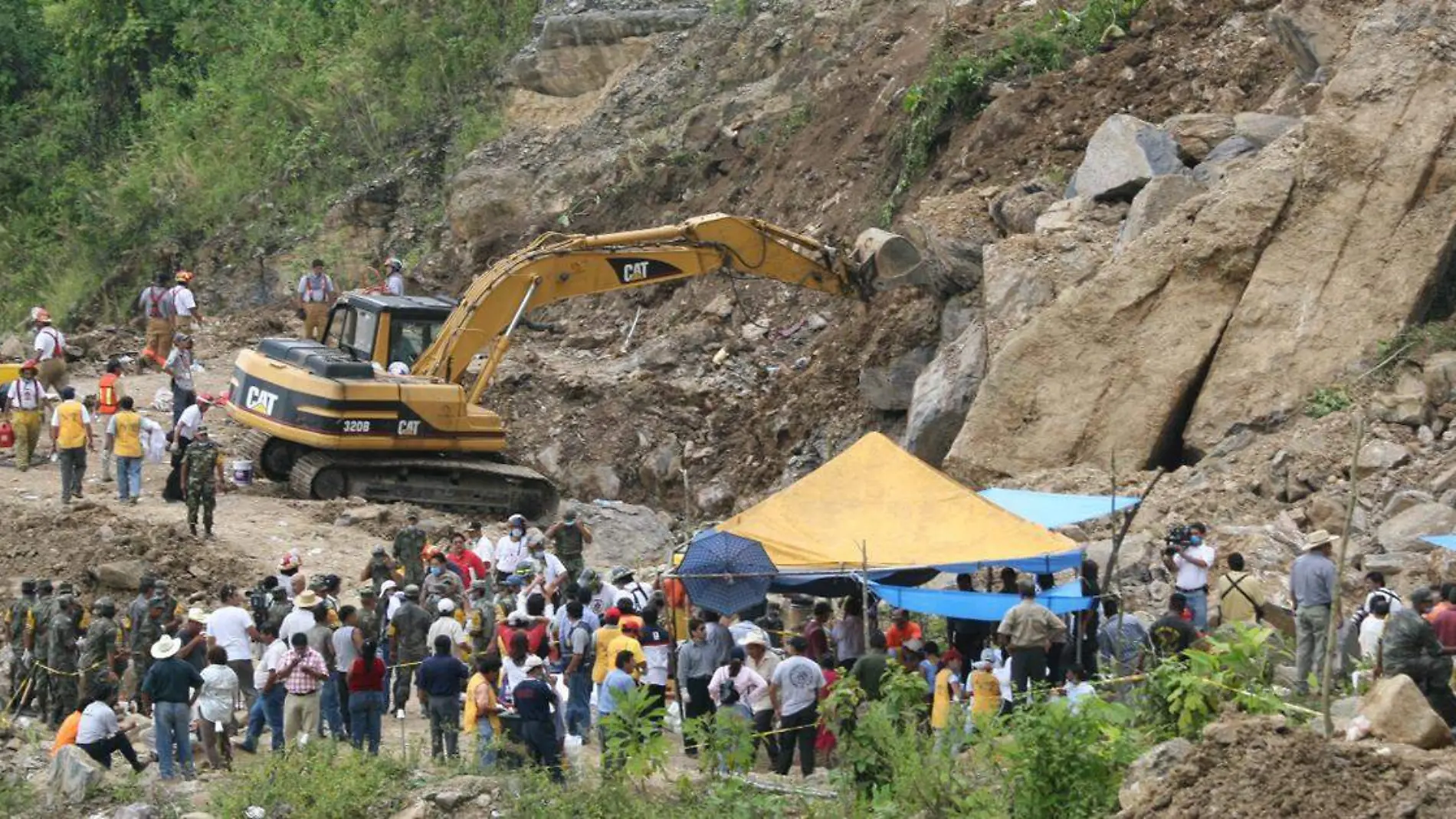 Tras cumplirse 15 años de la tragedia ocasionada por un alud que sepultó un camión con 30 pasajeros en Zacacoapan del municipio de Eloxochitlán, hoy habitantes de la Sierra Negra se dicen inseguros